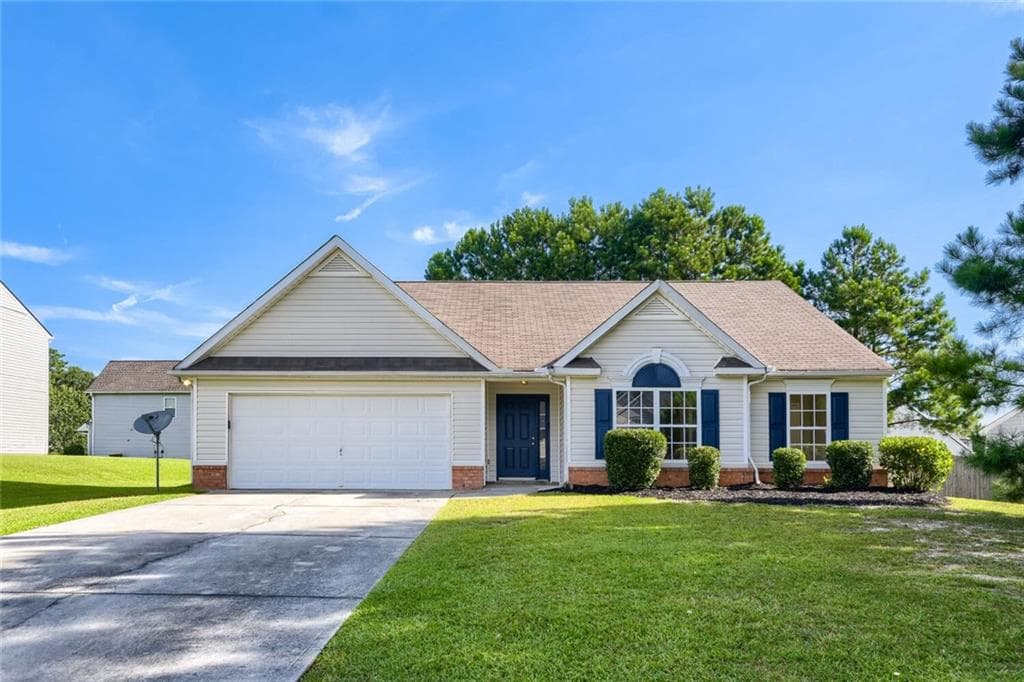 3 bedroom, 2 bathroom, 1,991 sq ft single family residence for sale at 606 Mayfern Trace, Fairburn, GA 30213 — photo 1 of 22