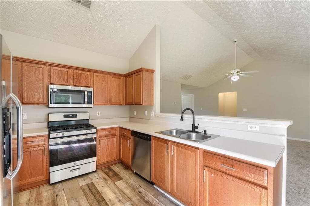 3 bedroom, 2 bathroom, 1,991 sq ft single family residence for sale at 606 Mayfern Trace, Fairburn, GA 30213 — photo 6