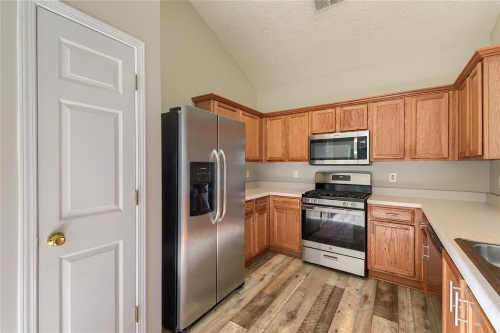 3 bedroom, 2 bathroom, 1,991 sq ft single family residence for sale at 606 Mayfern Trace, Fairburn, GA 30213 — photo 7