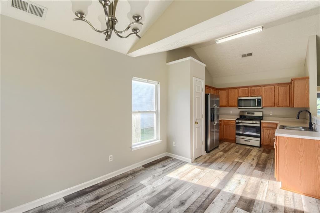 3 bedroom, 2 bathroom, 1,991 sq ft single family residence for sale at 606 Mayfern Trace, Fairburn, GA 30213 — photo 9