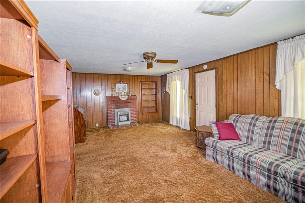 3 bedroom, 2 bathroom, 1,528 sq ft single family residence for sale at 4467 Old Blacks Bluff Road, Rome, GA 30161 — photo 3