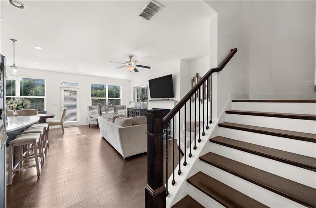 3 bedroom, 3 bathroom, 1,786 sq ft townhouse under contract at 200 N Auburn Landing Place 200, Auburn, GA 30011 — photo 4
