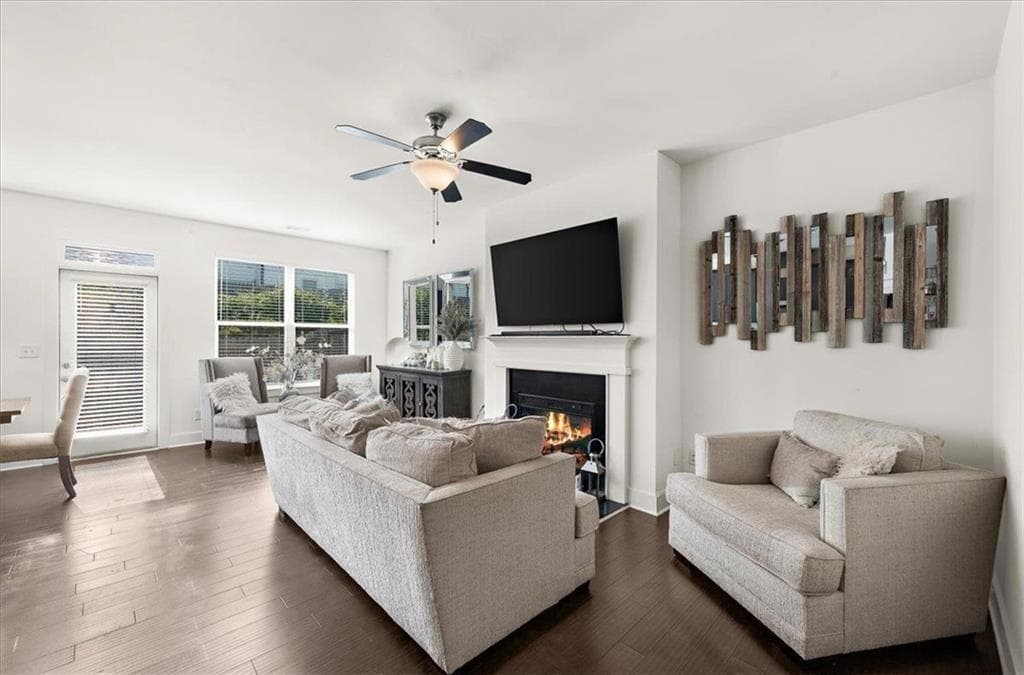 3 bedroom, 3 bathroom, 1,786 sq ft townhouse under contract at 200 N Auburn Landing Place 200, Auburn, GA 30011 — photo 5
