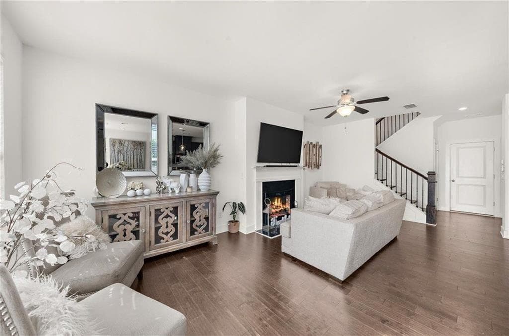 3 bedroom, 3 bathroom, 1,786 sq ft townhouse under contract at 200 N Auburn Landing Place 200, Auburn, GA 30011 — photo 7