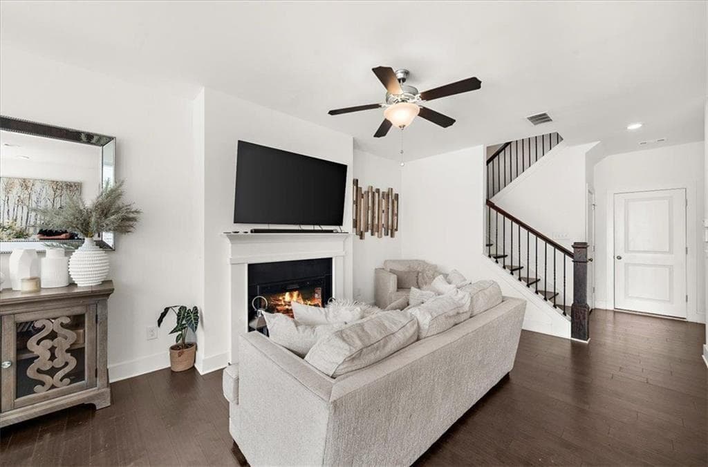 3 bedroom, 3 bathroom, 1,786 sq ft townhouse under contract at 200 N Auburn Landing Place 200, Auburn, GA 30011 — photo 8