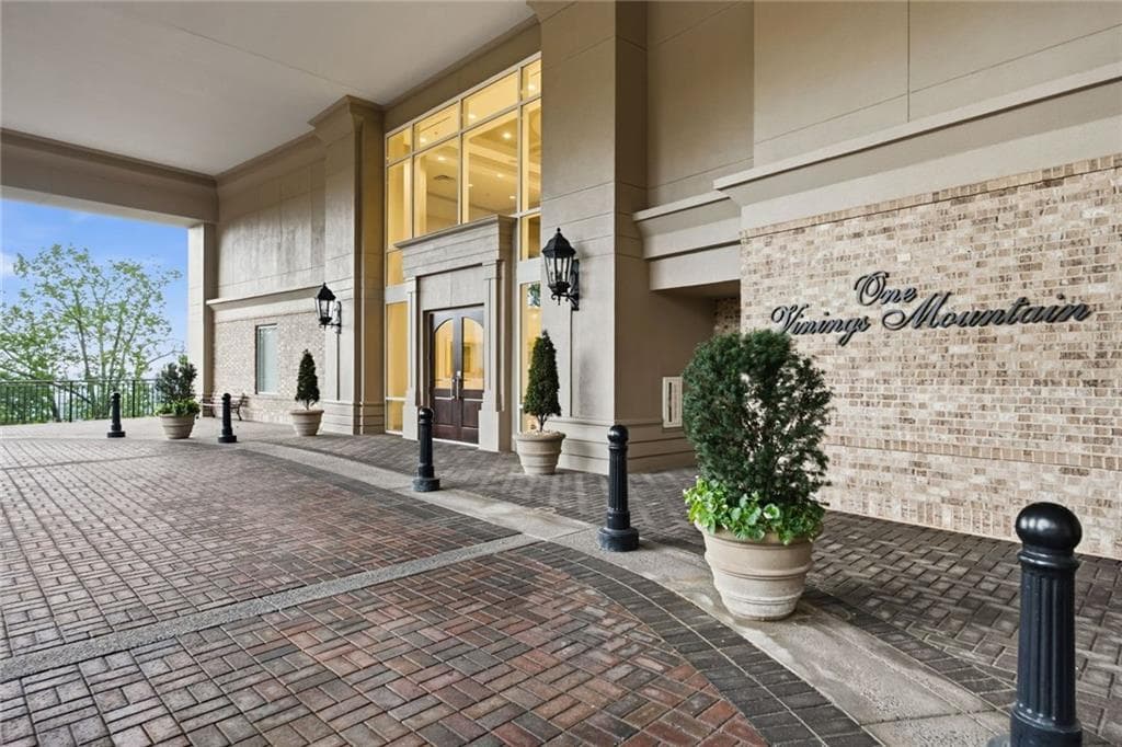 2 bedroom, 3 bathroom, 2,281 sq ft condominium for sale at 2950 Mount Wilkinson Parkway 1003, Atlanta, GA 30339