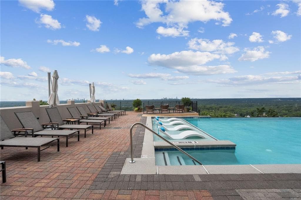 2 bedroom, 3 bathroom, 2,281 sq ft condominium for sale at 2950 Mount Wilkinson Parkway 1003, Atlanta, GA 30339 — photo 5