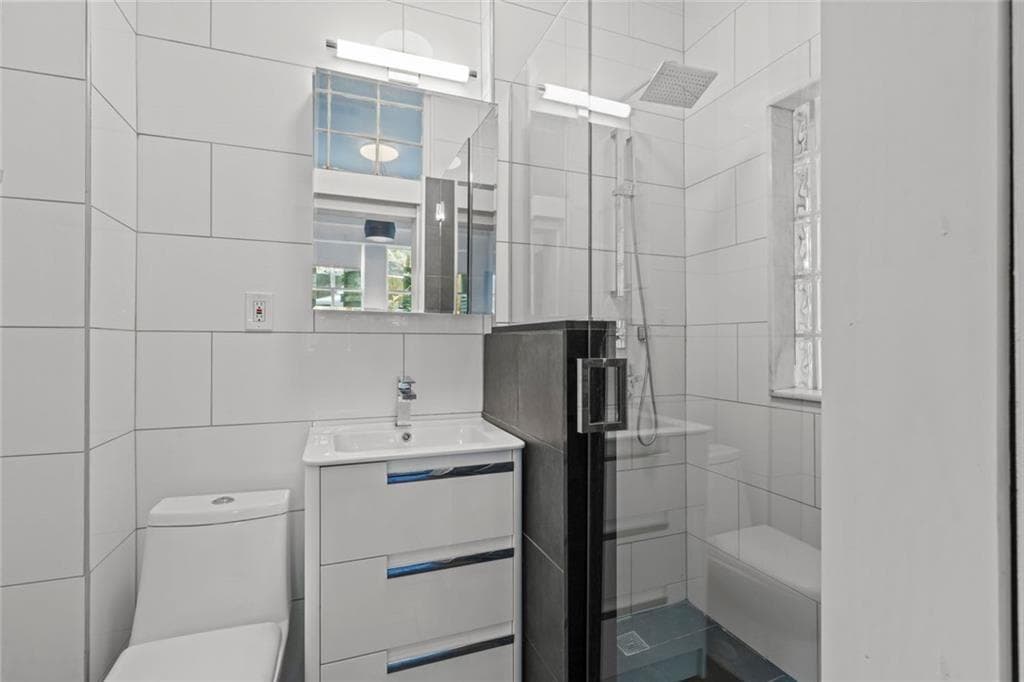 1 bedroom, 1 bathroom, 1,684 sq ft duplex for rent at 1081 McMillan Street, Atlanta, GA 30318 for $1,300 a month — photo 3