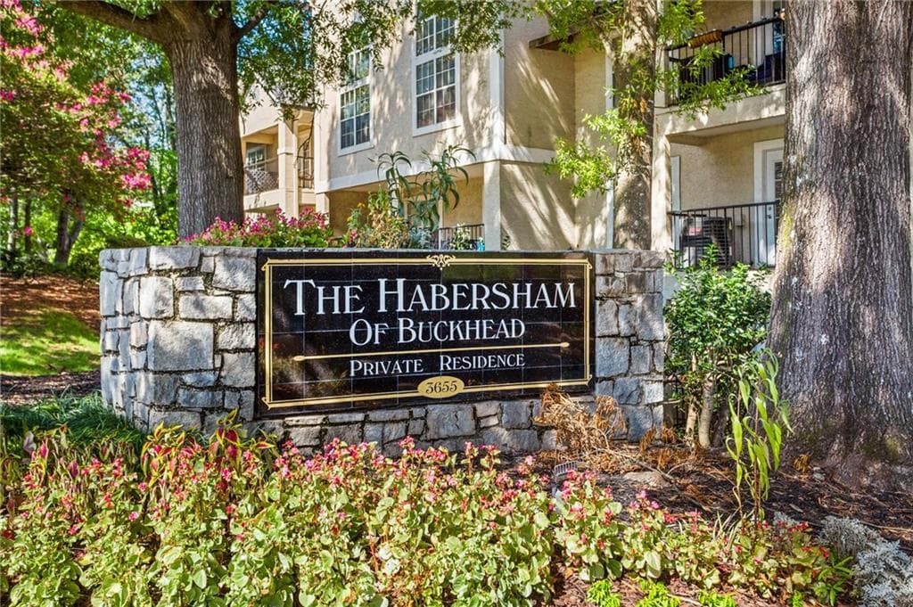 2 bedroom, 2 bathroom, 981 sq ft condominium for sale at 3655 Habersham Road B236, Atlanta, GA 30305