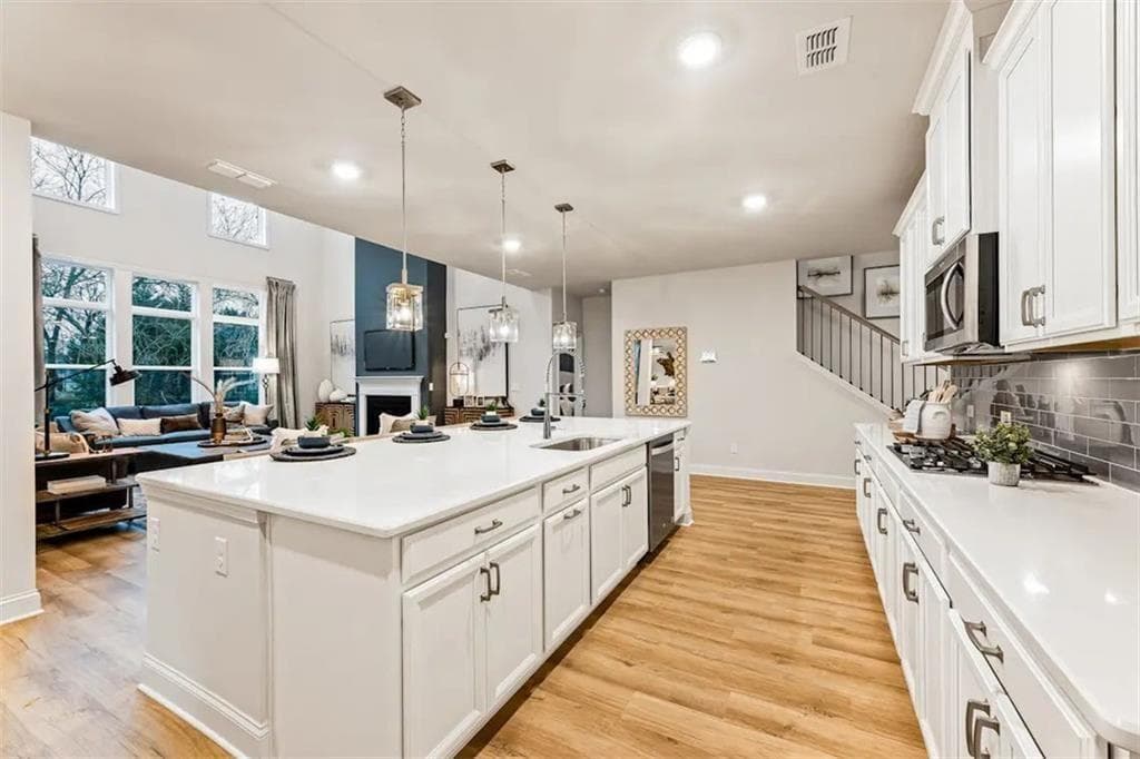 6 bedroom, 6 bathroom, 3,892 sq ft single family residence under contract at 412 Province Court, Canton, GA 30115 — photo 8