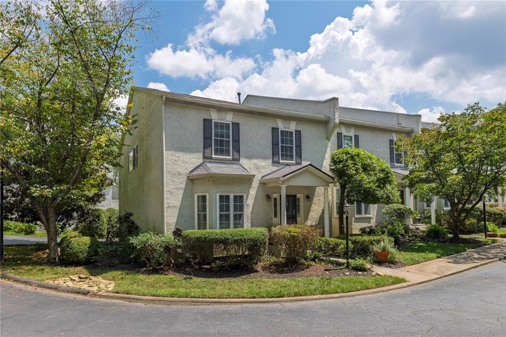 3 bedroom, 3 bathroom, 2,350 sq ft townhouse for sale at 5996 Mitchell Road 21, Sandy Springs, GA 30328 — photo 2