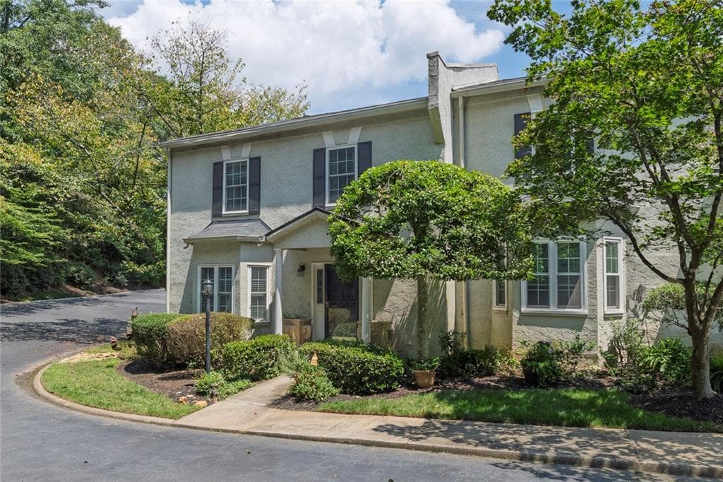 3 bedroom, 3 bathroom, 2,350 sq ft townhouse for sale at 5996 Mitchell Road 21, Sandy Springs, GA 30328 — photo 3
