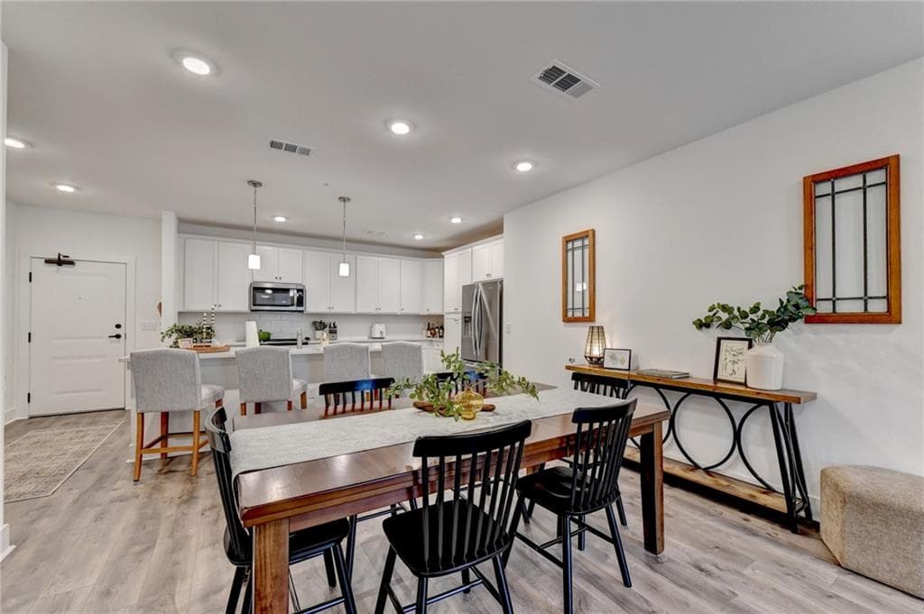 2 bedroom, 2 bathroom, 1,702 sq ft condominium for sale at 3342 Orwell Way 1208, Cumming, GA 30041 — photo 7