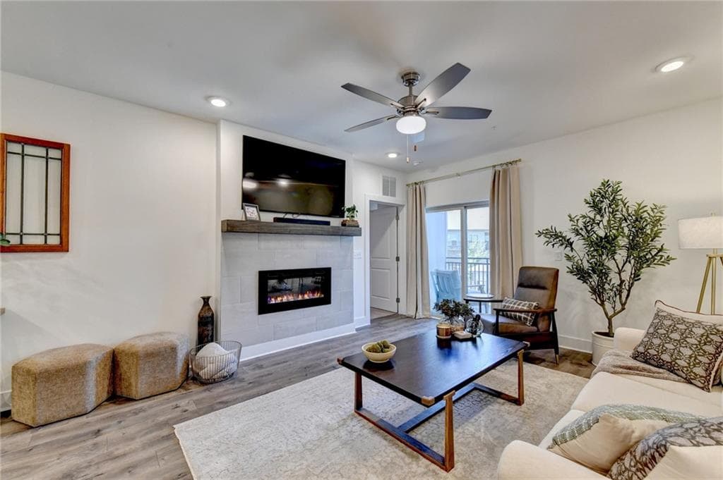 2 bedroom, 2 bathroom, 1,702 sq ft condominium for sale at 3342 Orwell Way 1208, Cumming, GA 30041 — photo 8
