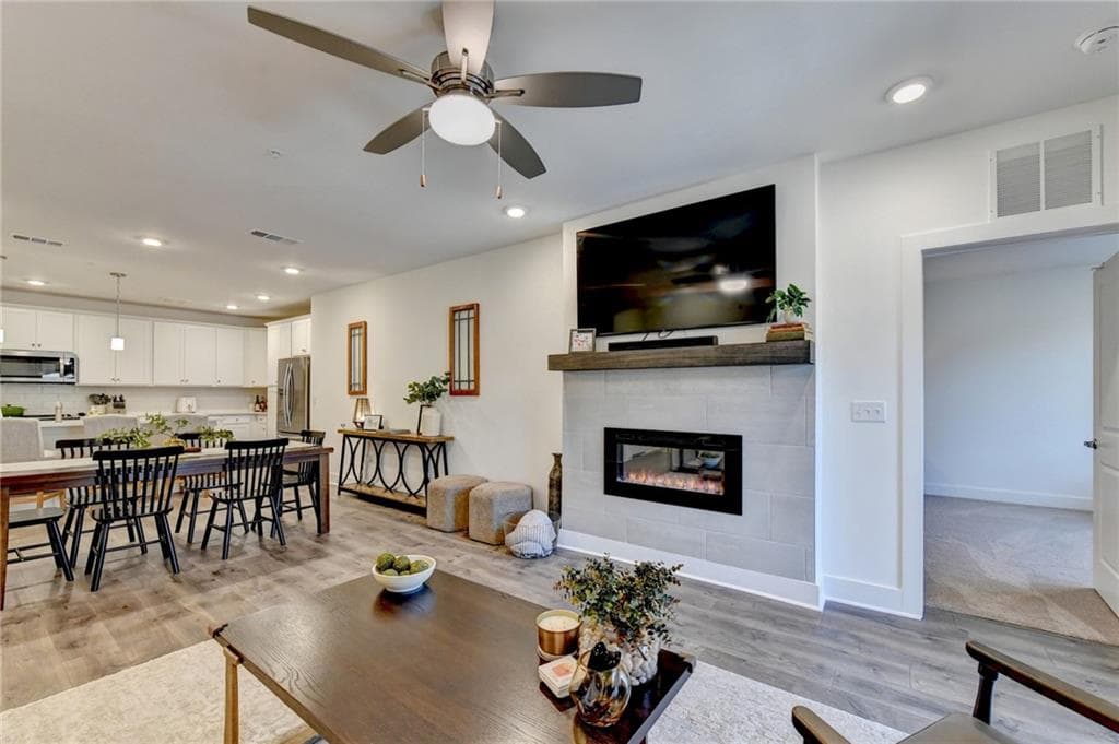 2 bedroom, 2 bathroom, 1,702 sq ft condominium for sale at 3342 Orwell Way 1208, Cumming, GA 30041 — photo 9
