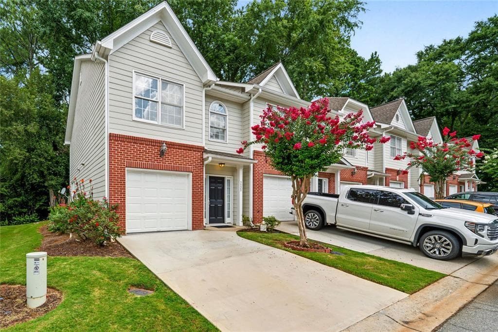 3 bedroom, 3 bathroom, 1,684 sq ft townhouse for sale at 5323 Sherwin Drive, Norcross, GA 30093 — photo 2