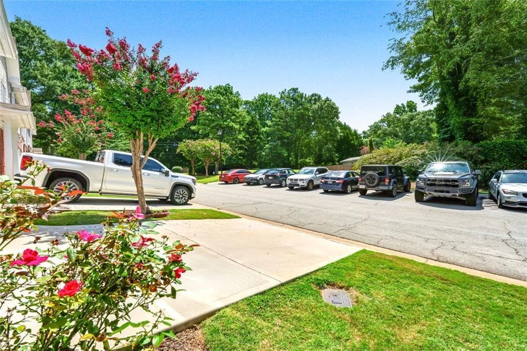 3 bedroom, 3 bathroom, 1,684 sq ft townhouse for sale at 5323 Sherwin Drive, Norcross, GA 30093 — photo 3