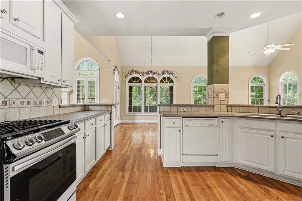 4 bedroom, 3 bathroom, 2,628 sq ft single family residence for sale at 2848 Lost Lakes Way, Powder Springs, GA 30127 — photo 10