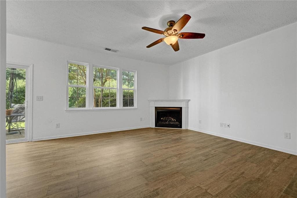 3 bedroom, 3 bathroom, 1,572 sq ft townhouse for sale at 2266 Baker Station Drive, Acworth, GA 30101 — photo 3