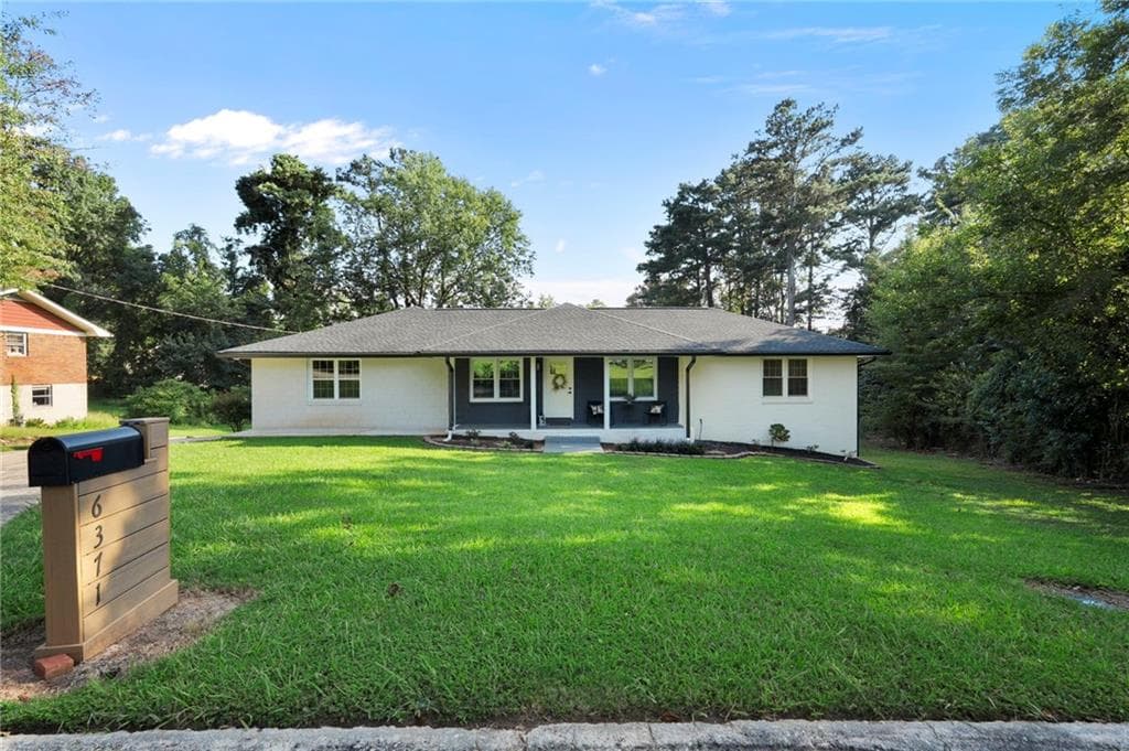 6 bedroom, 4 bathroom, 3,060 sq ft single family residence under contract at 6371 Impala Circle, Morrow, GA 30260 — photo 2