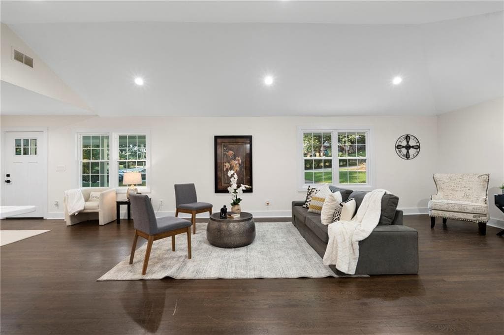 6 bedroom, 4 bathroom, 3,060 sq ft single family residence under contract at 6371 Impala Circle, Morrow, GA 30260 — photo 5