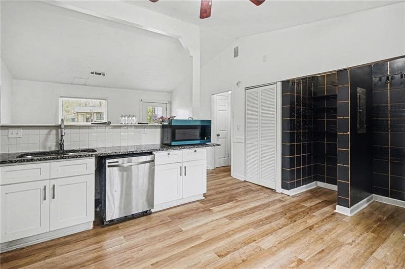 3 bedroom, 2 bathroom, 1,259 sq ft single family residence for sale at 400 Hemlock Dr., Lawrenceville, GA 30046 — photo 5