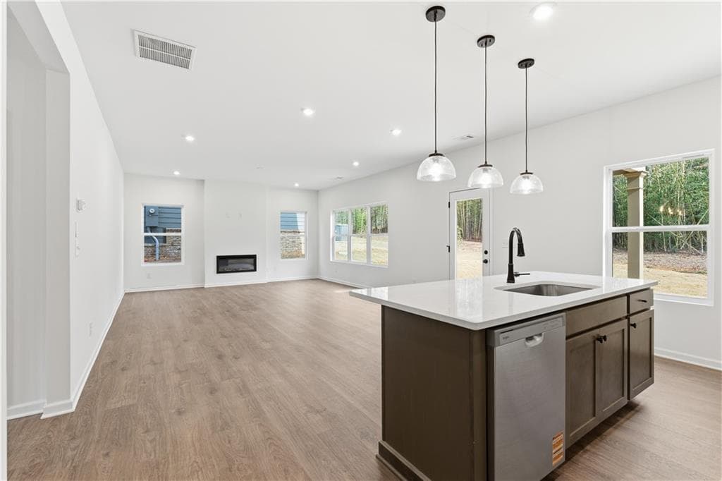 4 bedroom, 3 bathroom, 2,100 sq ft single family residence for sale at 105 Everwood Court, Dallas, GA 30132 — photo 4
