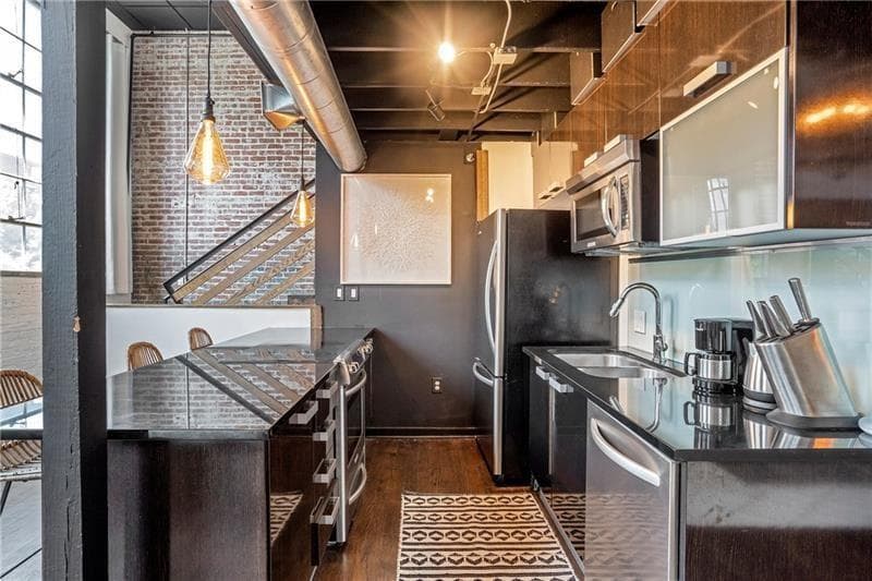 2 bedroom, 2 bathroom, 1,420 sq ft condominium for rent at 650 Glen Iris Drive 23, Atlanta, GA 30308 for $4,000 a month — photo 5