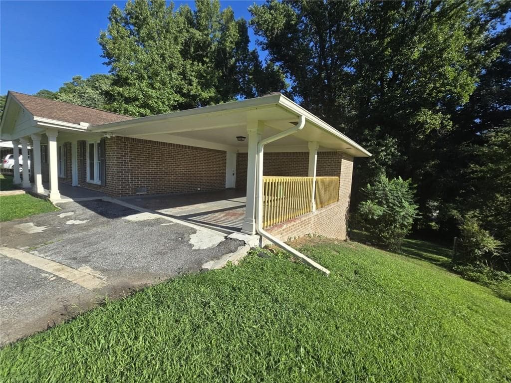 3 bedroom, 2 bathroom, 1,551 sq ft single family residence for sale at 1801 Caribaea Trail, Atlanta, GA 30316 — photo 2