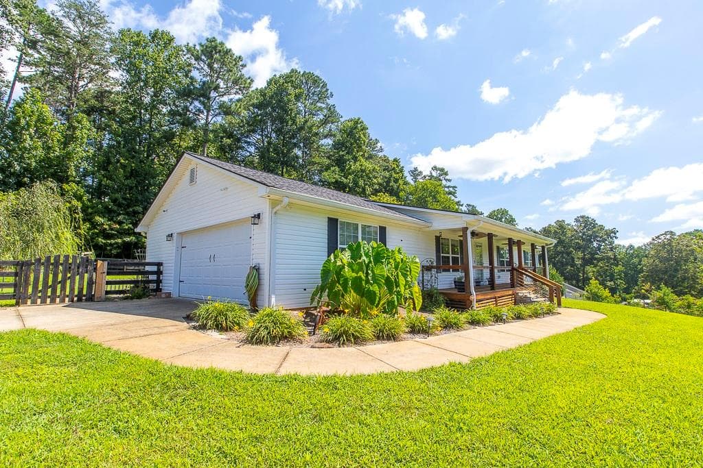 3 bedroom, 2 bathroom, 1,684 sq ft single family residence for sale at 2456 Highway 53, Dawsonville, GA 30534 — photo 6
