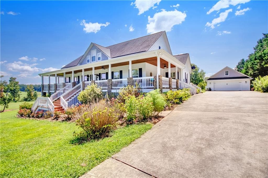 4 bedroom, 4 bathroom, 3,952 sq ft single family residence for sale at 2011 Lothridge Road, Cleveland, GA 30528 — photo 3