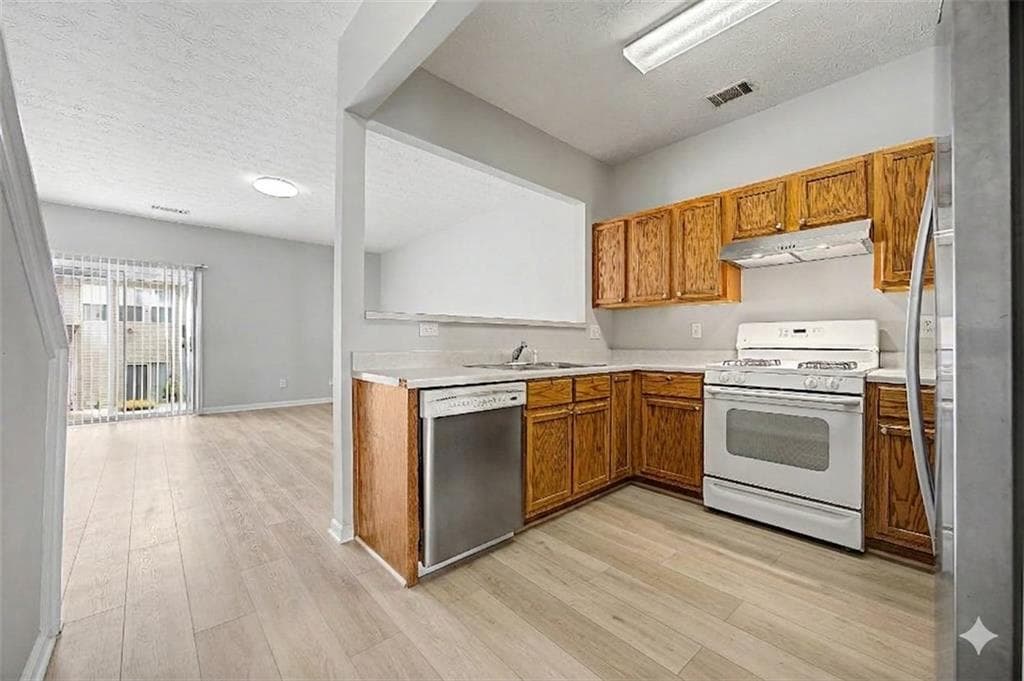 2 bedroom, 3 bathroom, 1,398 sq ft townhouse for rent at 1212 Penhurst Way, Lawrenceville, GA 30043 for $1,850 a month — photo 3