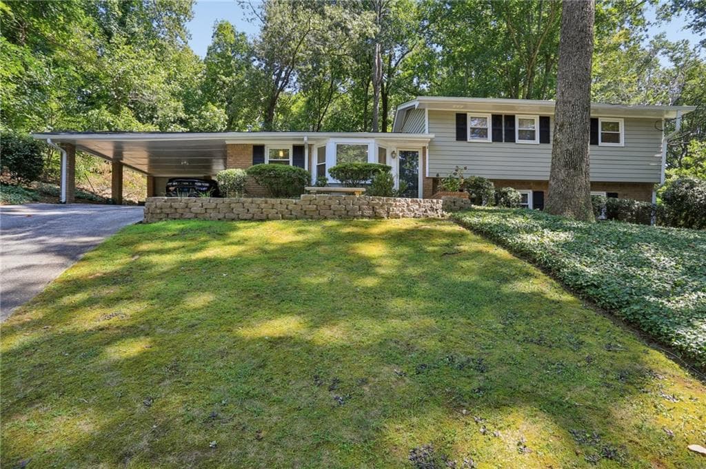 4 bedroom, 3 bathroom, 2,045 sq ft single family residence for sale at 4357 Bishop Hollow Court, Dunwoody, GA 30338 — photo 2