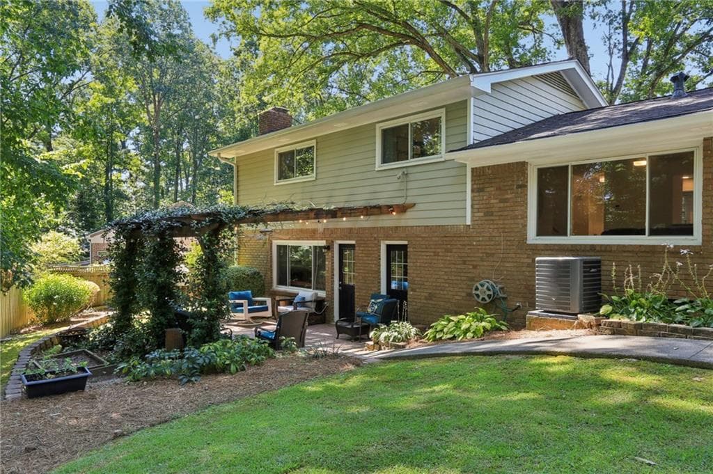 4 bedroom, 3 bathroom, 2,045 sq ft single family residence for sale at 4357 Bishop Hollow Court, Dunwoody, GA 30338 — photo 6