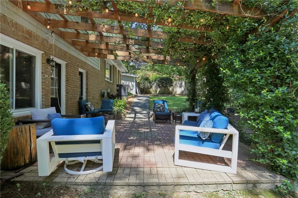 4 bedroom, 3 bathroom, 2,045 sq ft single family residence for sale at 4357 Bishop Hollow Court, Dunwoody, GA 30338 — photo 7
