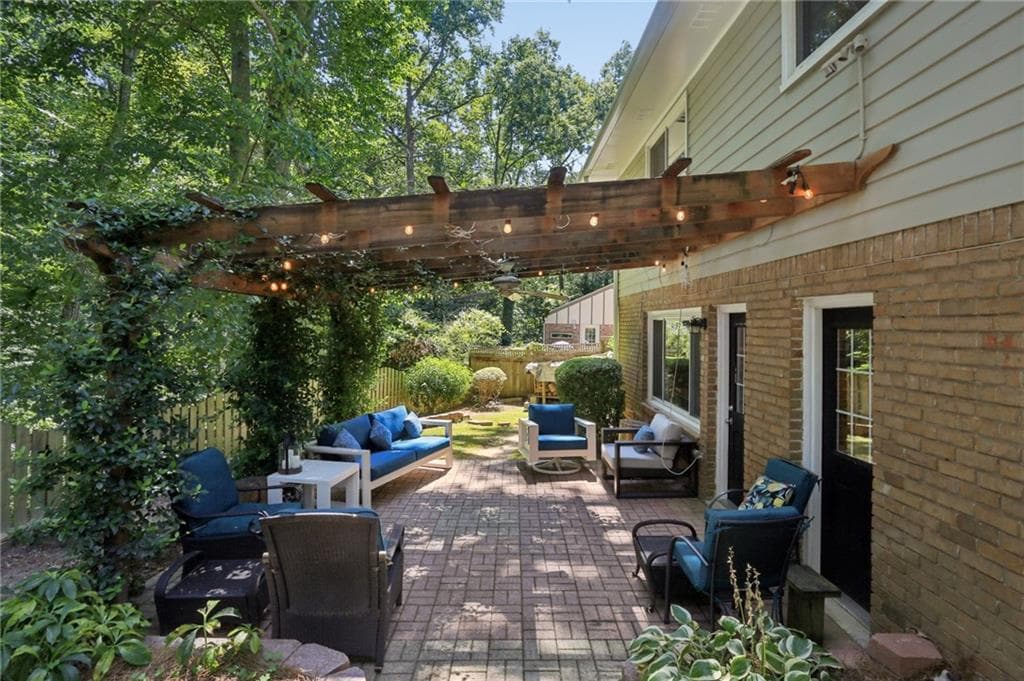 4 bedroom, 3 bathroom, 2,045 sq ft single family residence for sale at 4357 Bishop Hollow Court, Dunwoody, GA 30338 — photo 9