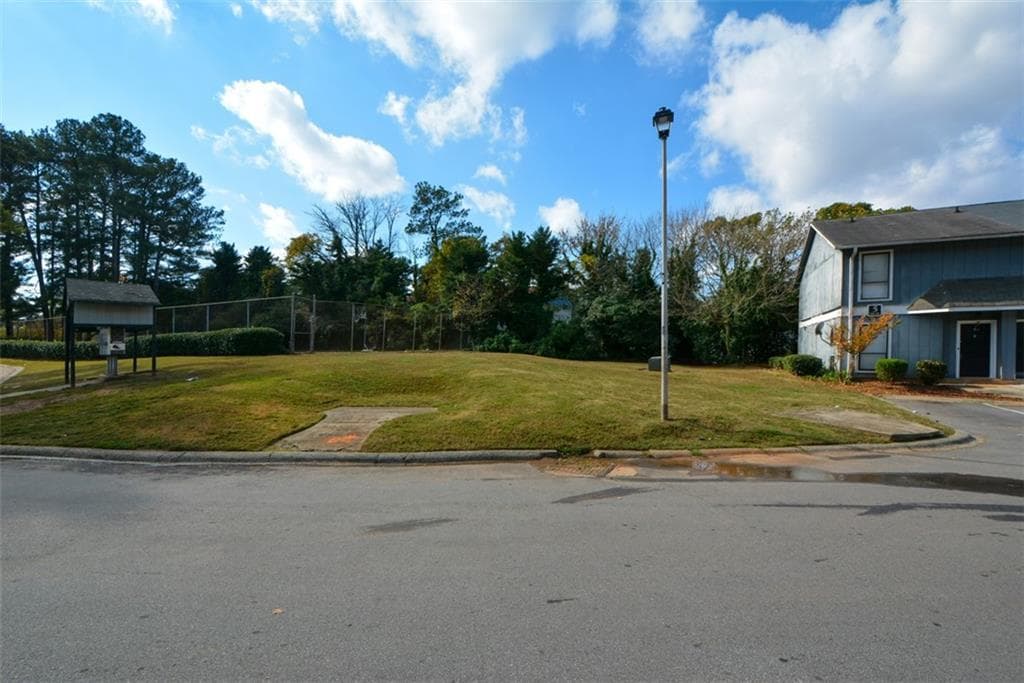2 bedroom, 3 bathroom, 1,146 sq ft condominium for sale at 2340 Beaver Ruin Road UN26, Norcross, GA 30071 — photo 3