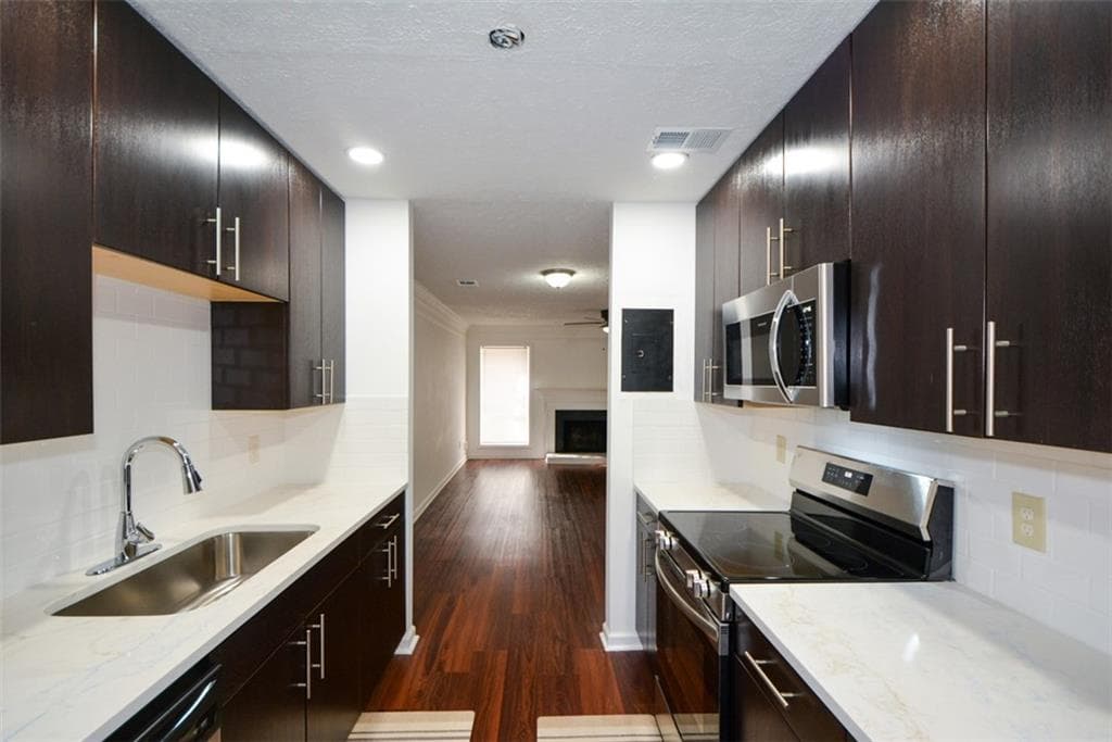 2 bedroom, 3 bathroom, 1,146 sq ft condominium for sale at 2340 Beaver Ruin Road UN26, Norcross, GA 30071 — photo 9