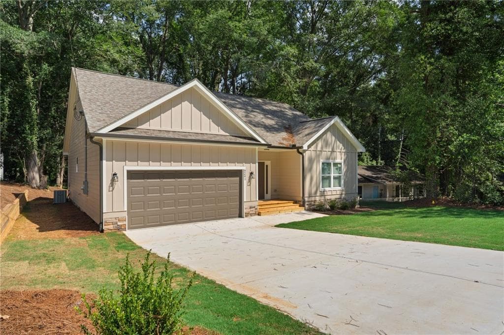 3 bedroom, 2 bathroom, 1,867 sq ft single family residence for sale at 9241 Raven Drive, Jonesboro, GA 30238 — photo 3