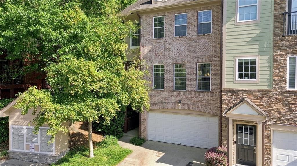 2 bedroom, 3 bathroom, 1,924 sq ft townhouse under contract at 1431 Ashford Creek Circle, Atlanta, GA 30319 — photo 3