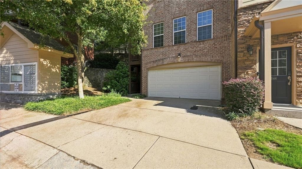 2 bedroom, 3 bathroom, 1,924 sq ft townhouse under contract at 1431 Ashford Creek Circle, Atlanta, GA 30319 — photo 5