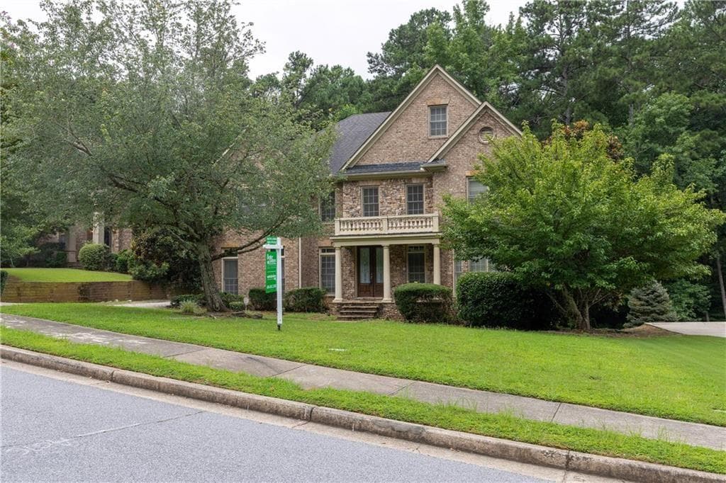 5 bedroom, 5 bathroom, 4,097 sq ft single family residence under contract at 1081 Willowood Lane, Atlanta, GA 30331 — photo 3