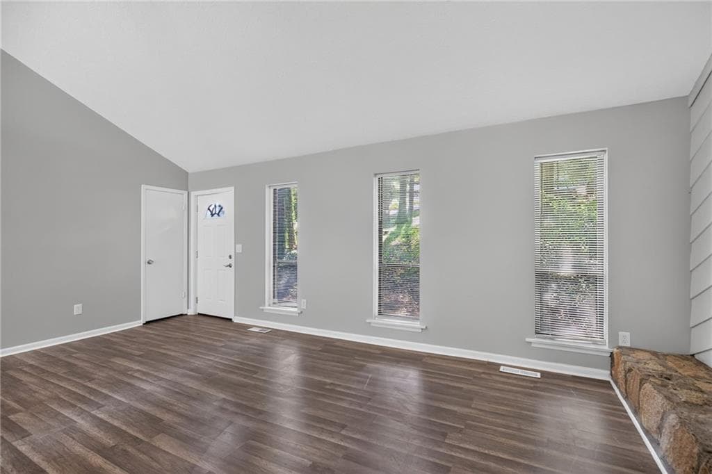 3 bedroom, 2 bathroom, 1,352 sq ft single family residence for sale at 9759 Greenside Way, Douglasville, GA 30135 — photo 3