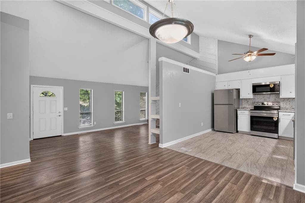 3 bedroom, 2 bathroom, 1,352 sq ft single family residence for sale at 9759 Greenside Way, Douglasville, GA 30135 — photo 6
