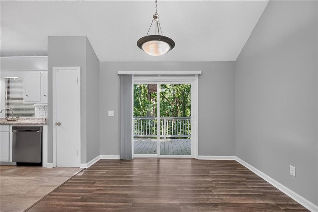 3 bedroom, 2 bathroom, 1,352 sq ft single family residence for sale at 9759 Greenside Way, Douglasville, GA 30135 — photo 7