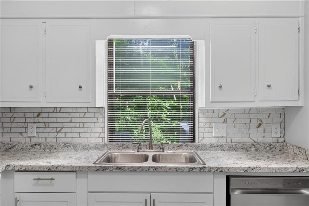 3 bedroom, 2 bathroom, 1,352 sq ft single family residence for sale at 9759 Greenside Way, Douglasville, GA 30135 — photo 10