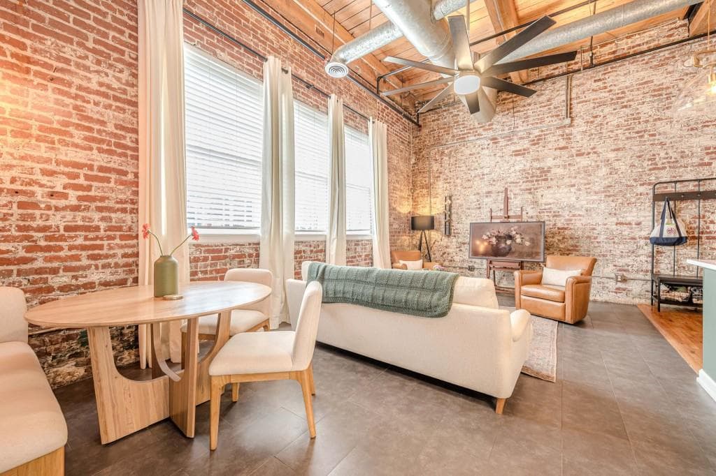 2 bedroom, 2 bathroom, 1,349 sq ft condominium under contract at 320 Martin Luther King Jr Drive 13, Atlanta, GA 30312 — photo 5