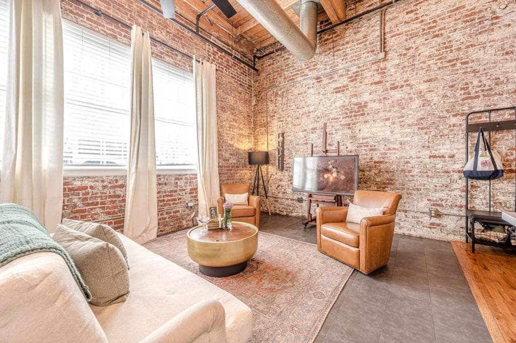 2 bedroom, 2 bathroom, 1,349 sq ft condominium under contract at 320 Martin Luther King Jr Drive 13, Atlanta, GA 30312 — photo 7