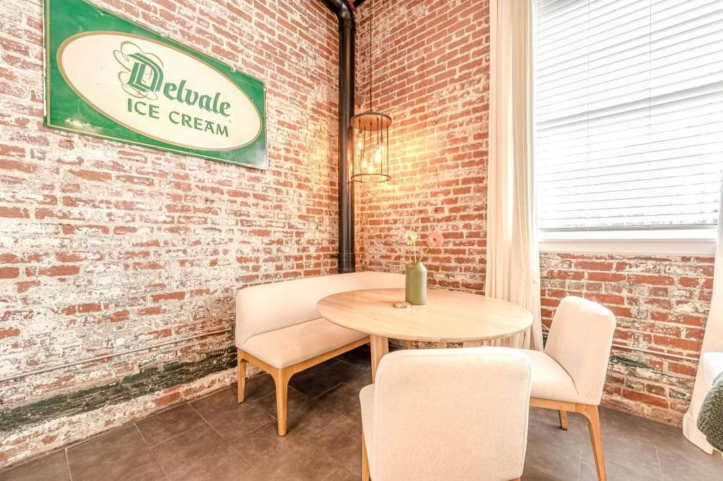 2 bedroom, 2 bathroom, 1,349 sq ft condominium under contract at 320 Martin Luther King Jr Drive 13, Atlanta, GA 30312 — photo 8