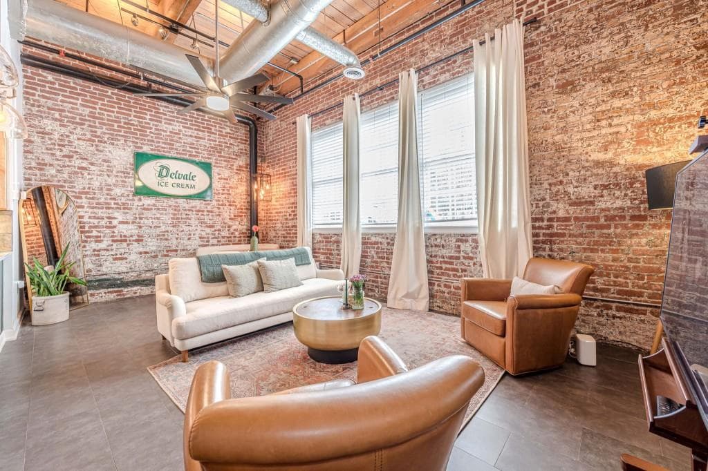 2 bedroom, 2 bathroom, 1,349 sq ft condominium under contract at 320 Martin Luther King Jr Drive 13, Atlanta, GA 30312 — photo 9